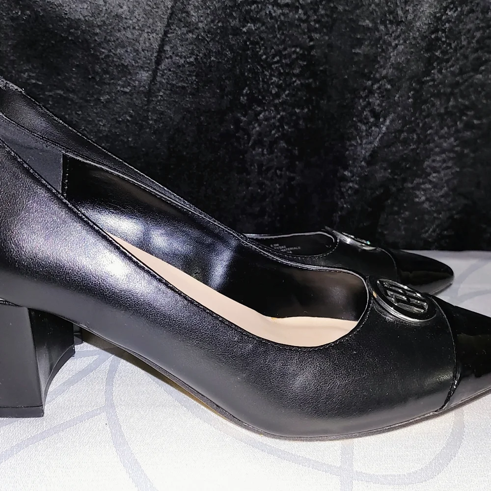 Tommy Hilfiger Women's Black Pumps with silver heel trim Size 6.5 - Picture 3 of 16